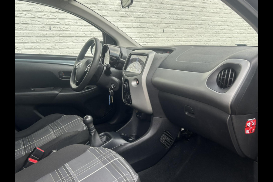 Peugeot 108 1.0 e-VTi Blue Lion 5 deurs Airco Bluetooth Camera Elek ramen Trekhaak