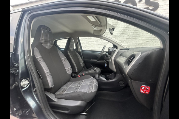 Peugeot 108 1.0 e-VTi Blue Lion 5 deurs Airco Bluetooth Camera Elek ramen Trekhaak