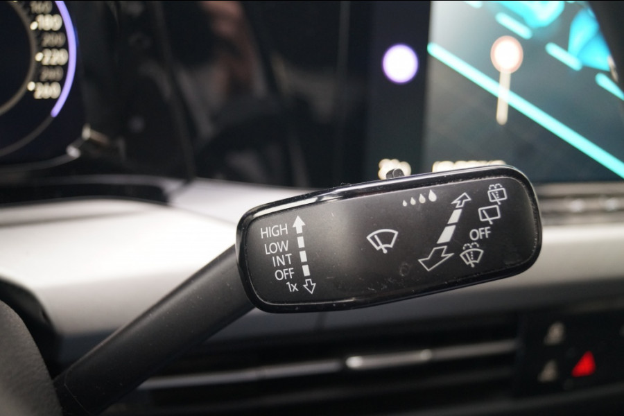 Volkswagen Golf Variant 1.0 TSI 110pk Life -NAVI-ECC-PDC-