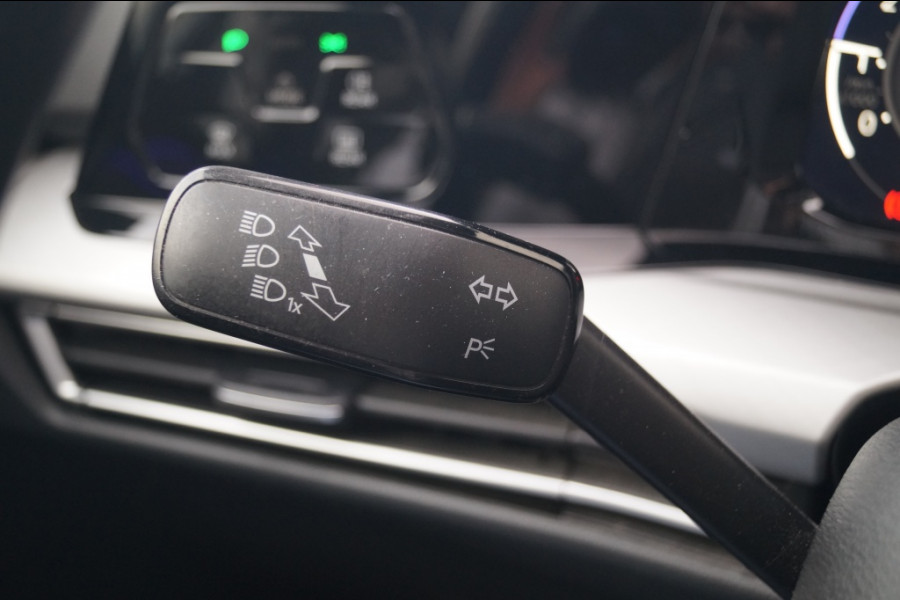 Volkswagen Golf Variant 1.0 TSI 110pk Life -NAVI-ECC-PDC-