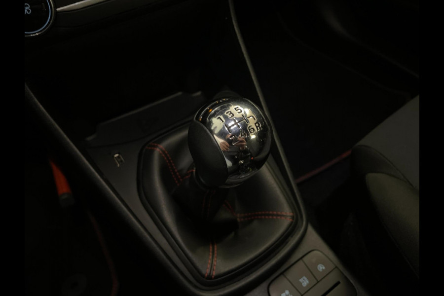 Ford Fiesta 1.0 EcoBoost Hybrid ST-Line AIRCO NAVI CRUISE BLUETOOTH SCHERM 17 INCH VELGEN ELEK RAMEN CENT VERG NIEUWSTAAT