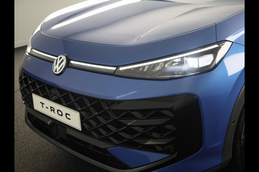 Volkswagen T-Roc R-Line First Edition 1.5 eTSI 110 kW / 150 PK SUV | Panoramaschuif-kanteldak | Assistance Pakket | Trekhaak | Black Style Pakket | Koplampverlichting matrix-led (IQ.LIGHT) | Elek. achterklep | Zwart dak