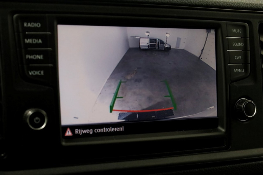 Volkswagen Crafter 35 2.0 TDI 140pk E6 RWD L3H3 (L2H2) Airco/Camera/Trekhaak 3500kg 08-2019