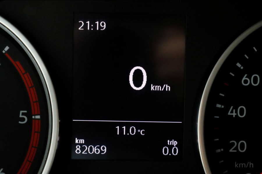 Volkswagen Crafter 35 2.0 TDI 140pk E6 RWD L3H3 (L2H2) Airco/Camera/Trekhaak 3500kg 08-2019