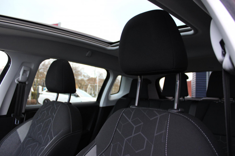 Peugeot 2008 1.2 110PK AUTOMAAT BLUE LION | TREKHAAK | NAVIGATIE | APPLE CARPLAY/ANDROID AUTO | DAB+ | ACHTERUITRIJ CAMERA | PANORAMA DAK | CRUISE | AIRCO |