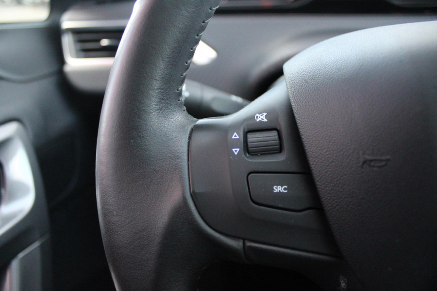 Peugeot 2008 1.2 110PK AUTOMAAT BLUE LION | TREKHAAK | NAVIGATIE | APPLE CARPLAY/ANDROID AUTO | DAB+ | ACHTERUITRIJ CAMERA | PANORAMA DAK | CRUISE | AIRCO |