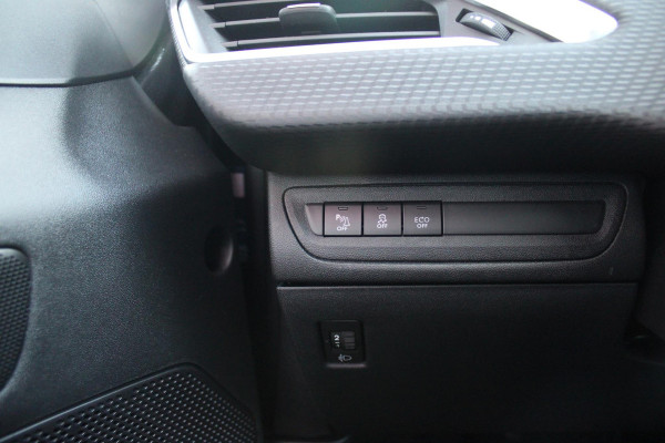 Peugeot 2008 1.2 110PK AUTOMAAT BLUE LION | TREKHAAK | NAVIGATIE | APPLE CARPLAY/ANDROID AUTO | DAB+ | ACHTERUITRIJ CAMERA | PANORAMA DAK | CRUISE | AIRCO |