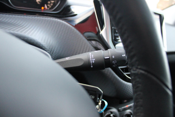 Peugeot 2008 1.2 110PK AUTOMAAT BLUE LION | TREKHAAK | NAVIGATIE | APPLE CARPLAY/ANDROID AUTO | DAB+ | ACHTERUITRIJ CAMERA | PANORAMA DAK | CRUISE | AIRCO |
