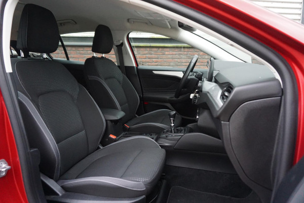 Ford FOCUS Wagon 1.0 EcoB.125pk Hybrid Business/Winterpakket/ Dealeronderhouden/1e Eigenaar.