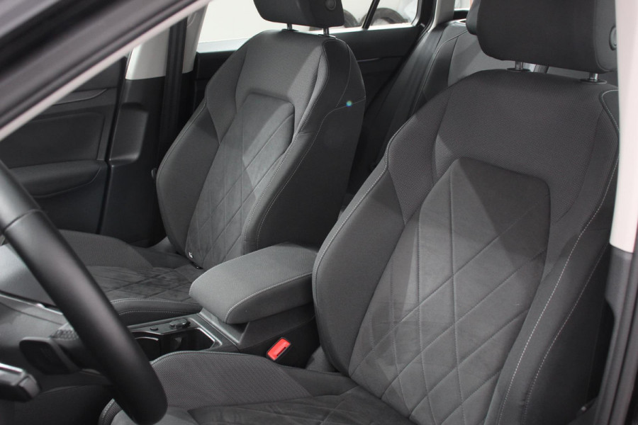 Volkswagen Golf Variant 1.5 eTSI 150pk DSG Style | Navigatie | Apple Carplay/Android Auto | Parkeersensoren | Adaptive Cruise Control | Blind Spot Assist | Stoel-en stuurverwarming | Ledverlichting | Getinte ramen | Climate Control |