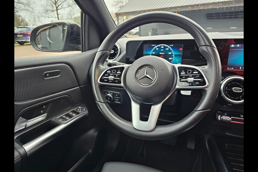 Mercedes-Benz B-Klasse 200 Business Solution Plus | Automaat | Pano | Stoelverwarming | Navi | Camera | Cruise | PDC |