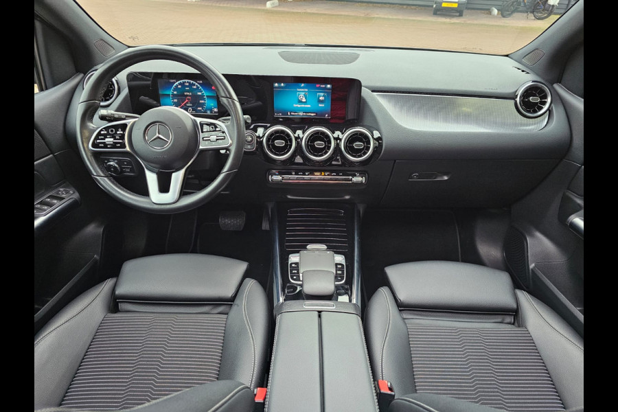 Mercedes-Benz B-Klasse 200 Business Solution Plus | Automaat | Pano | Stoelverwarming | Navi | Camera | Cruise | PDC |