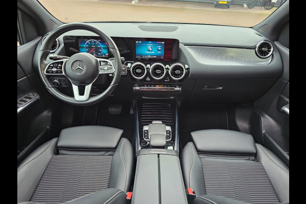 Mercedes-Benz B-Klasse 200 Business Solution Plus | Automaat | Pano | Stoelverwarming | Navi | Camera | Cruise | PDC |