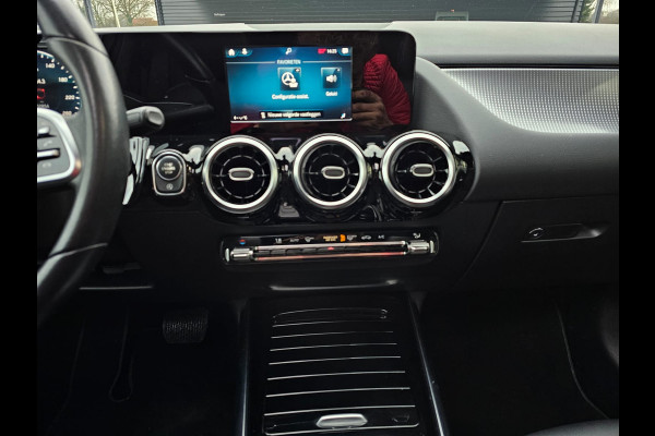 Mercedes-Benz B-Klasse 200 Business Solution Plus | Automaat | Pano | Stoelverwarming | Navi | Camera | Cruise | PDC |