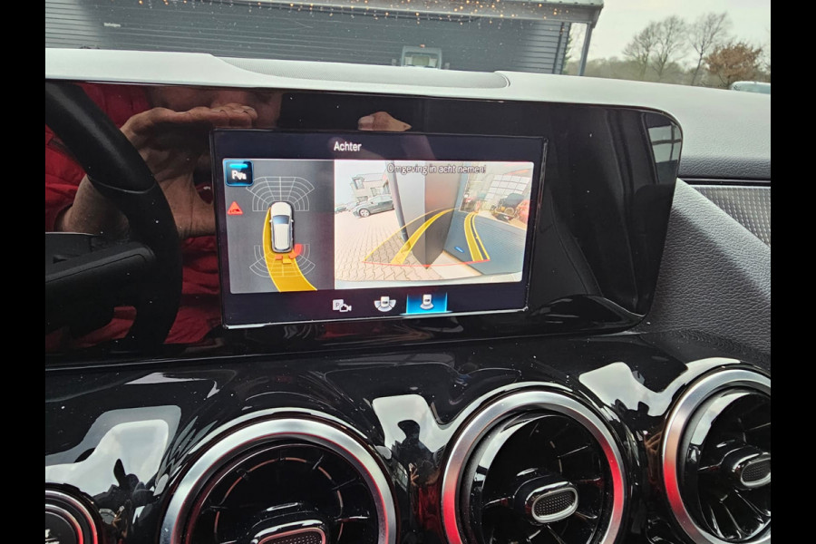 Mercedes-Benz B-Klasse 200 Business Solution Plus | Automaat | Pano | Stoelverwarming | Navi | Camera | Cruise | PDC |