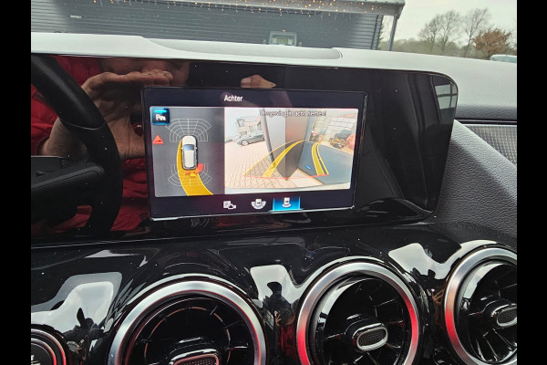 Mercedes-Benz B-Klasse 200 Business Solution Plus | Automaat | Pano | Stoelverwarming | Navi | Camera | Cruise | PDC |