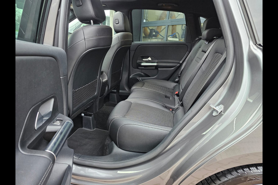 Mercedes-Benz B-Klasse 200 Business Solution Plus | Automaat | Pano | Stoelverwarming | Navi | Camera | Cruise | PDC |