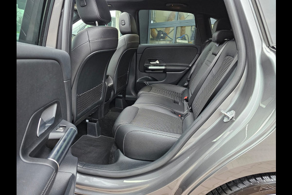 Mercedes-Benz B-Klasse 200 Business Solution Plus | Automaat | Pano | Stoelverwarming | Navi | Camera | Cruise | PDC |