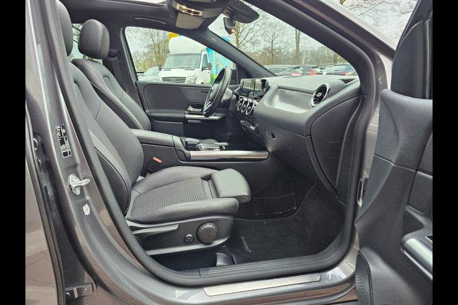 Mercedes-Benz B-Klasse 200 Business Solution Plus | Automaat | Pano | Stoelverwarming | Navi | Camera | Cruise | PDC |