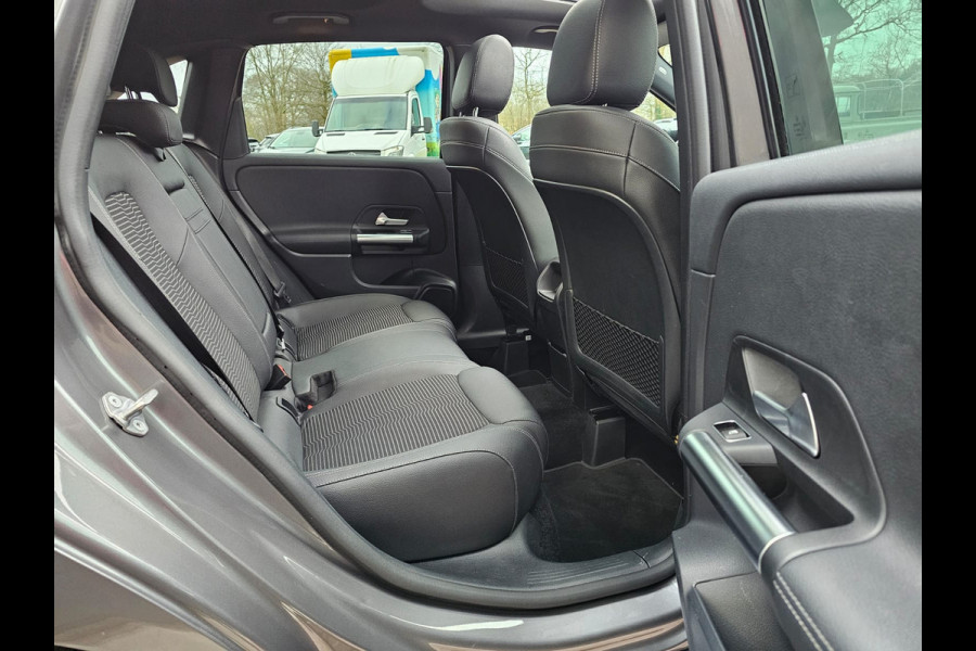 Mercedes-Benz B-Klasse 200 Business Solution Plus | Automaat | Pano | Stoelverwarming | Navi | Camera | Cruise | PDC |
