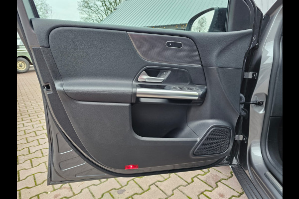 Mercedes-Benz B-Klasse 200 Business Solution Plus | Automaat | Pano | Stoelverwarming | Navi | Camera | Cruise | PDC |