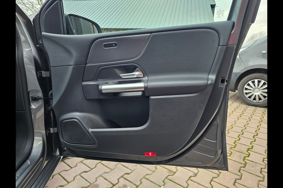 Mercedes-Benz B-Klasse 200 Business Solution Plus | Automaat | Pano | Stoelverwarming | Navi | Camera | Cruise | PDC |