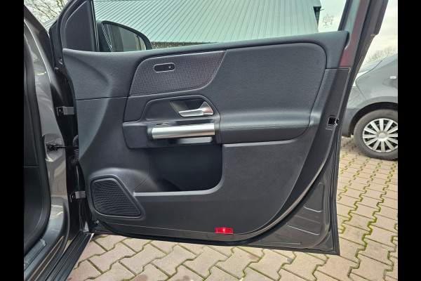 Mercedes-Benz B-Klasse 200 Business Solution Plus | Automaat | Pano | Stoelverwarming | Navi | Camera | Cruise | PDC |