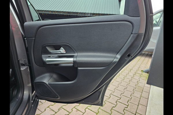 Mercedes-Benz B-Klasse 200 Business Solution Plus | Automaat | Pano | Stoelverwarming | Navi | Camera | Cruise | PDC |