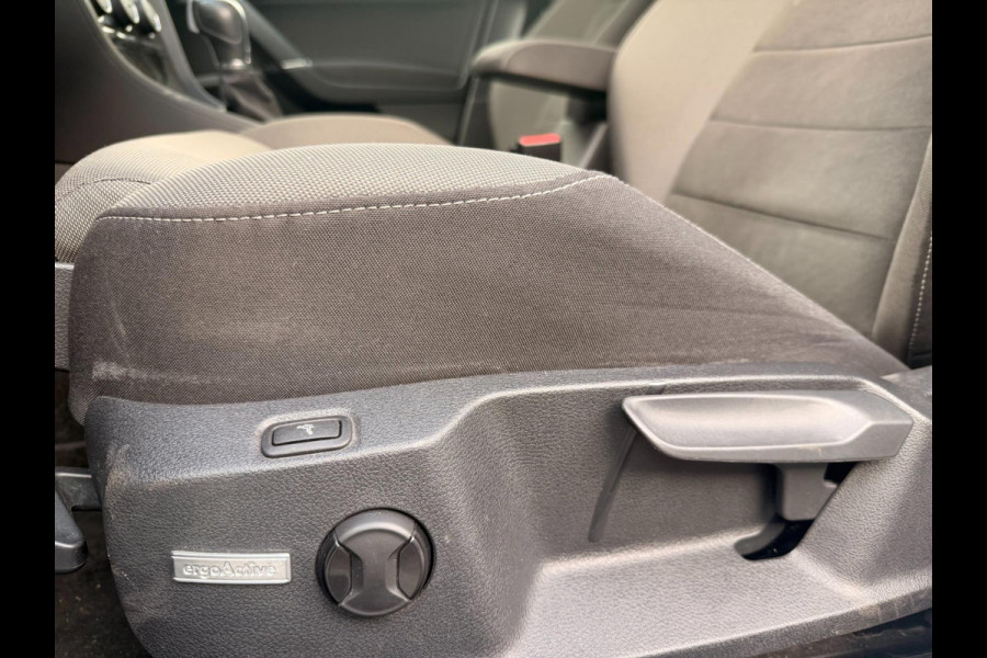 Volkswagen Golf 1.5 TSI Highline Business R Line | DSG | Alcantara | ACC | Ergo Active | Xenon | Stoelverw | Clima | Parkpilot