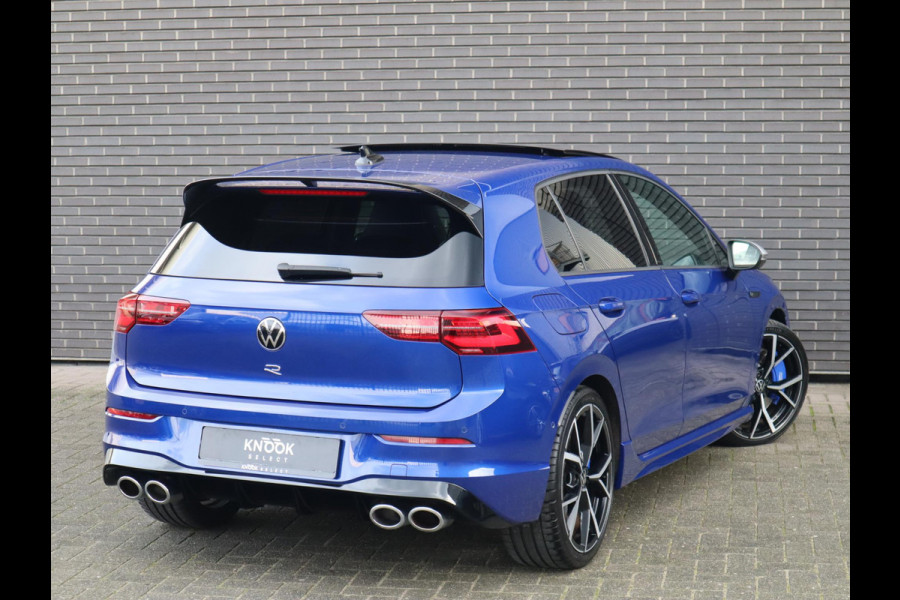 Volkswagen Golf 2.0 TSI R 4Motion / DCC / HarmanKardon / 100% Historie / Panoramadak / LED / 19 Inch / Head-Up Display / Sportstoelen / Stoelverwarming / Stuurwiel Verwarmd / Dodehoek Detectie