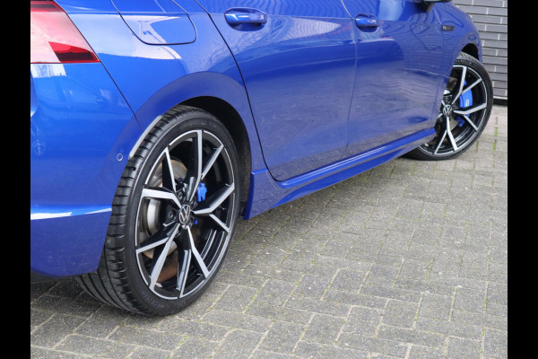 Volkswagen Golf 2.0 TSI R 4Motion / DCC / HarmanKardon / 100% Historie / Panoramadak / LED / 19 Inch / Head-Up Display / Sportstoelen / Stoelverwarming / Stuurwiel Verwarmd / Dodehoek Detectie