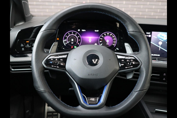 Volkswagen Golf 2.0 TSI R 4Motion / DCC / HarmanKardon / 100% Historie / Panoramadak / LED / 19 Inch / Head-Up Display / Sportstoelen / Stoelverwarming / Stuurwiel Verwarmd / Dodehoek Detectie