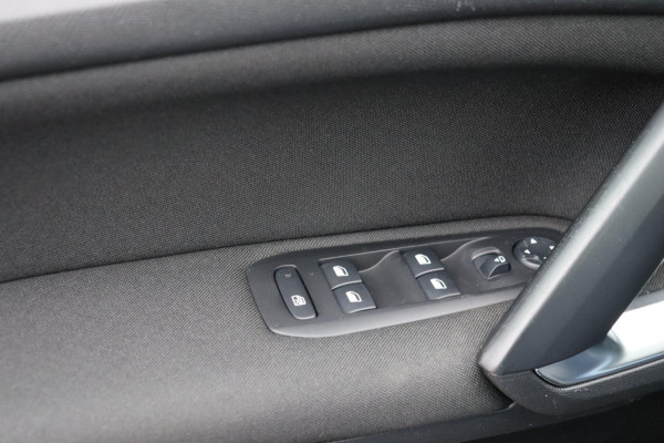 Peugeot 308 SW 1.2 P.T.Blue L. Executive org.NL panoramadak trekhaak