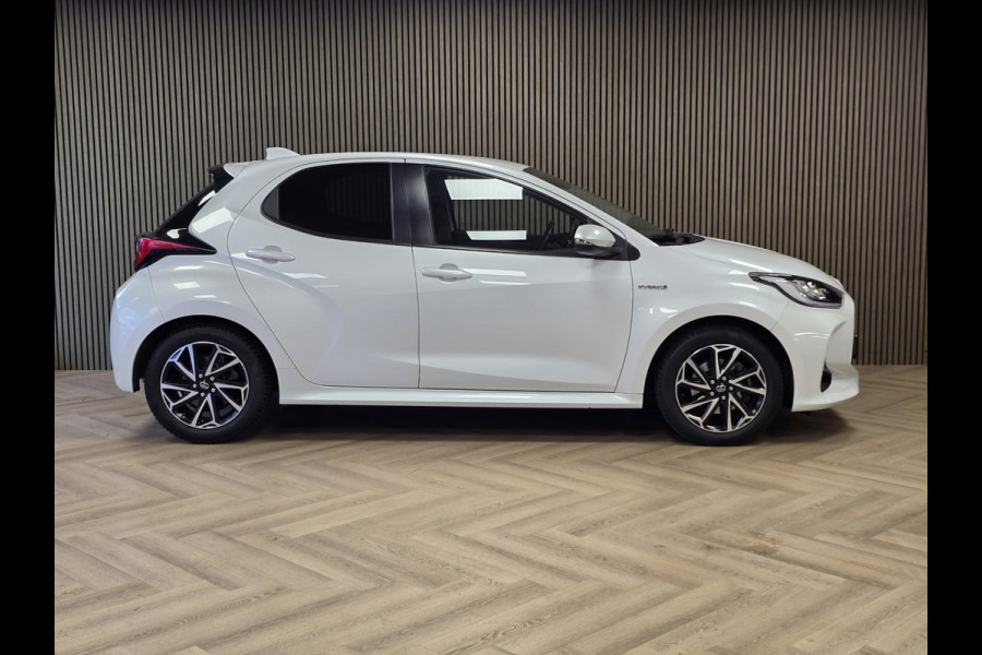 Toyota Yaris 1.5 Hybrid Dynamic DEALER ONDH AUT. ACC CAMERA LANE ASSIST CRUISE CONTROL STOELVERWARMING