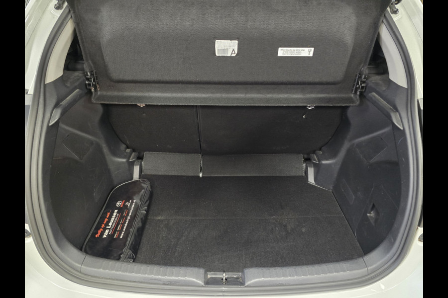 Toyota Yaris 1.5 Hybrid Dynamic DEALER ONDH AUT. ACC CAMERA LANE ASSIST CRUISE CONTROL STOELVERWARMING