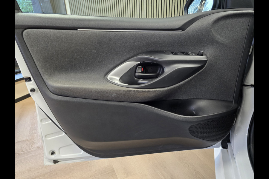Toyota Yaris 1.5 Hybrid Dynamic DEALER ONDH AUT. ACC CAMERA LANE ASSIST CRUISE CONTROL STOELVERWARMING