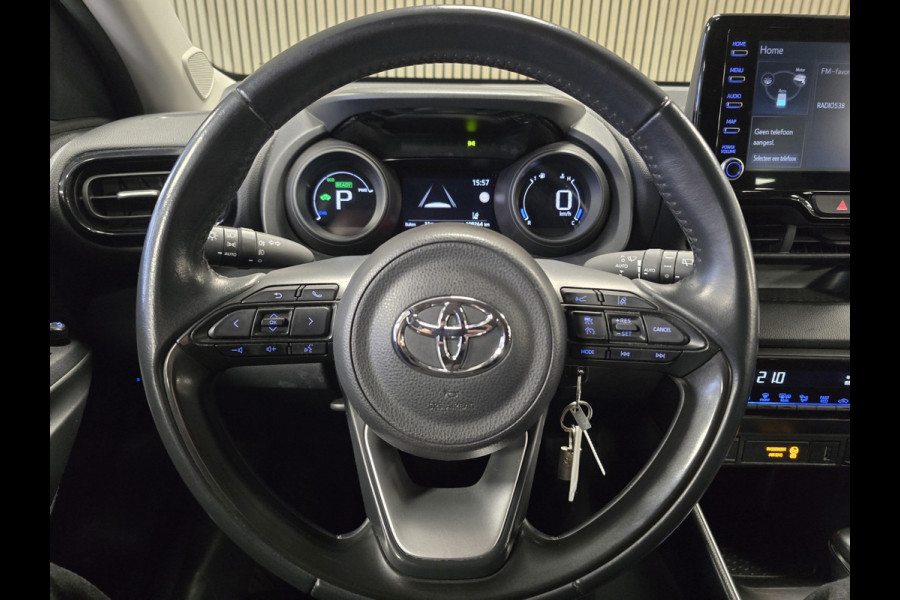 Toyota Yaris 1.5 Hybrid Dynamic DEALER ONDH AUT. ACC CAMERA LANE ASSIST CRUISE CONTROL STOELVERWARMING