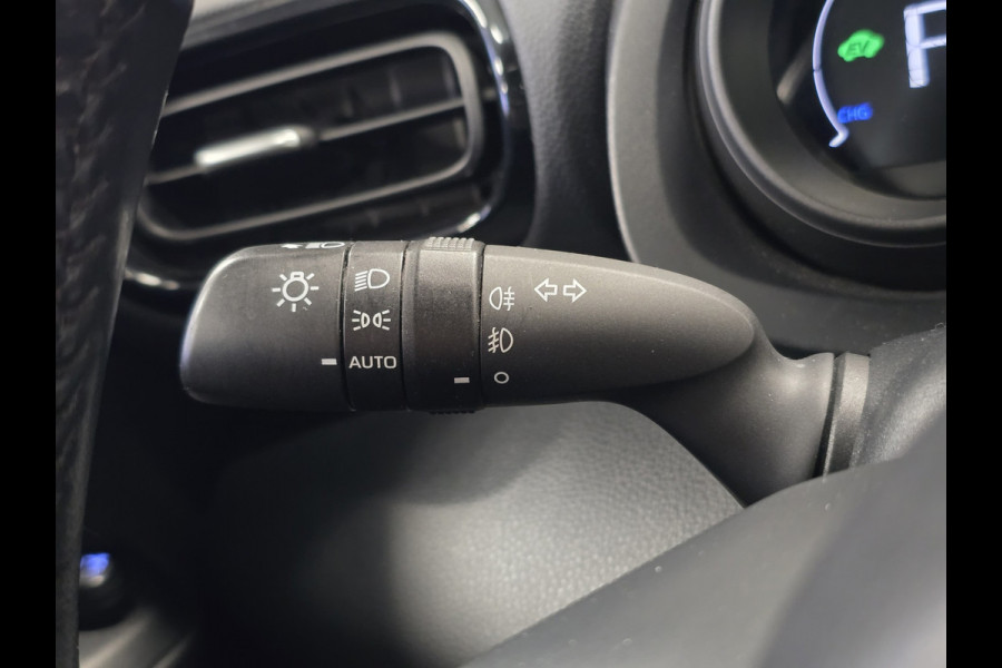 Toyota Yaris 1.5 Hybrid Dynamic DEALER ONDH AUT. ACC CAMERA LANE ASSIST CRUISE CONTROL STOELVERWARMING