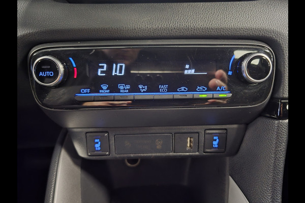 Toyota Yaris 1.5 Hybrid Dynamic DEALER ONDH AUT. ACC CAMERA LANE ASSIST CRUISE CONTROL STOELVERWARMING