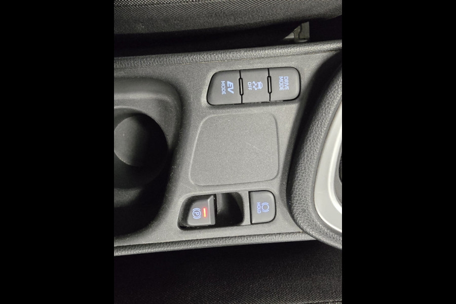 Toyota Yaris 1.5 Hybrid Dynamic DEALER ONDH AUT. ACC CAMERA LANE ASSIST CRUISE CONTROL STOELVERWARMING