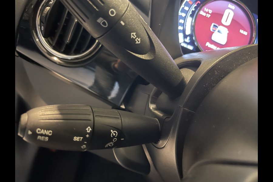 Fiat 500 0.9 TwinAir Turbo Lounge Airco - Cruise control - Parkeersensoren achter - Bluetooth - Panoramadak - Radio - Licht metalen velgen - Stuur multifunctioneel - Start/stop systeem - Elektrische ramen voor