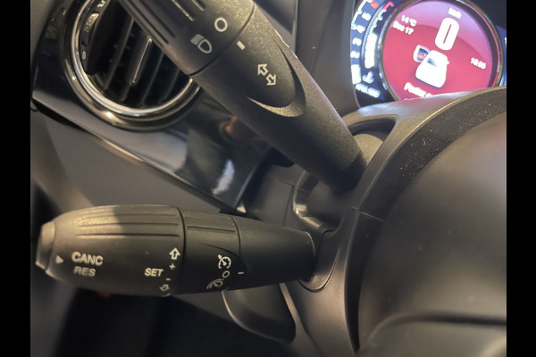 Fiat 500 0.9 TwinAir Turbo Lounge Airco - Cruise control - Parkeersensoren achter - Bluetooth - Panoramadak - Radio - Licht metalen velgen - Stuur multifunctioneel - Start/stop systeem - Elektrische ramen voor