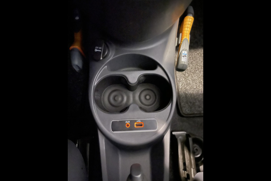 Fiat 500 0.9 TwinAir Turbo Lounge Airco - Cruise control - Parkeersensoren achter - Bluetooth - Panoramadak - Radio - Licht metalen velgen - Stuur multifunctioneel - Start/stop systeem - Elektrische ramen voor
