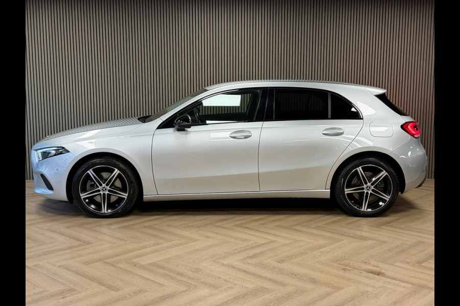 Mercedes-Benz A-Klasse A250e Luxury Plug-in hybride CAMERA NAVIGATIE STOELVERWARMING PDC AIRCO CRUISE KEYLESS-GO