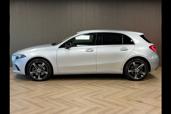 Mercedes-Benz A-Klasse A250e Luxury Plug-in hybride CAMERA NAVIGATIE STOELVERWARMING PDC AIRCO CRUISE KEYLESS-GO