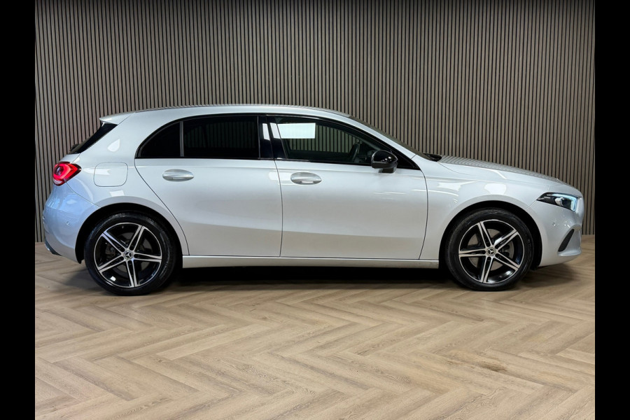 Mercedes-Benz A-Klasse A250e Luxury Plug-in hybride CAMERA NAVIGATIE STOELVERWARMING PDC AIRCO CRUISE KEYLESS-GO