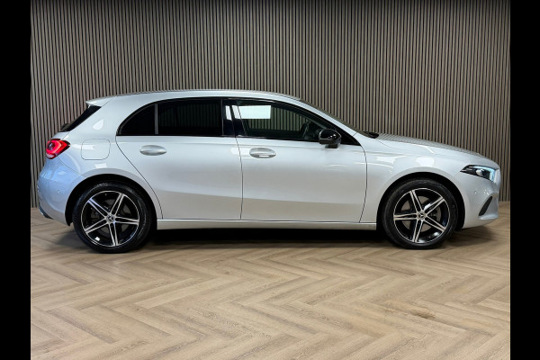 Mercedes-Benz A-Klasse A250e Luxury Plug-in hybride CAMERA NAVIGATIE STOELVERWARMING PDC AIRCO CRUISE KEYLESS-GO