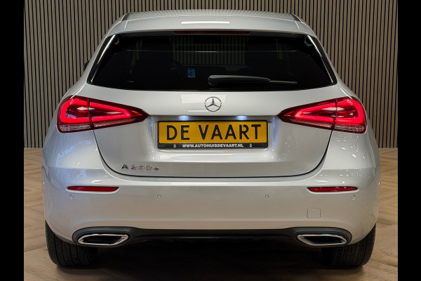 Mercedes-Benz A-Klasse A250e Luxury Plug-in hybride CAMERA NAVIGATIE STOELVERWARMING PDC AIRCO CRUISE KEYLESS-GO