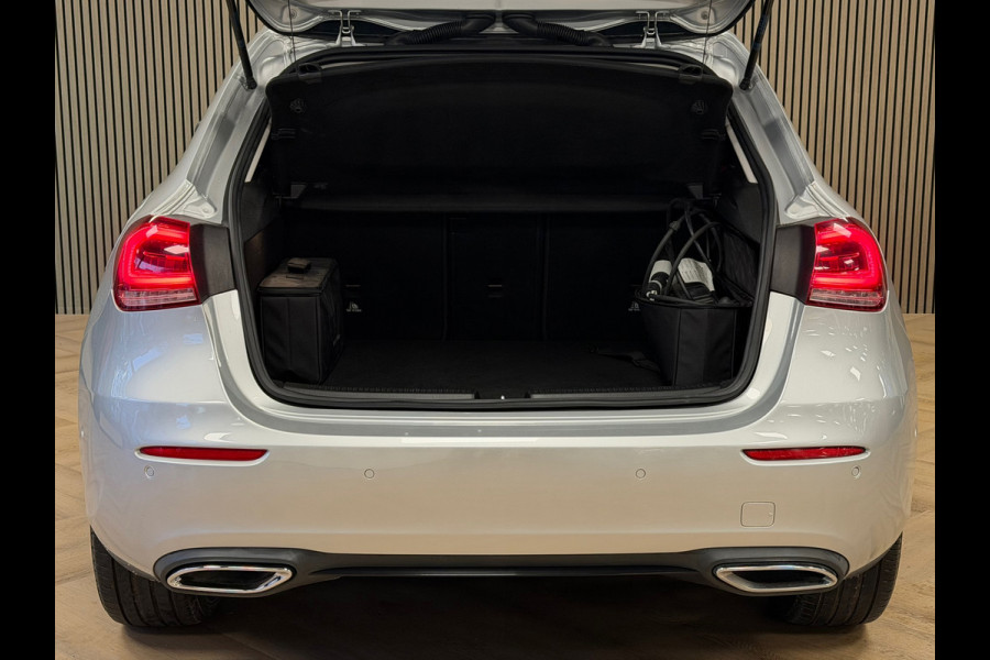Mercedes-Benz A-Klasse A250e Luxury Plug-in hybride CAMERA NAVIGATIE STOELVERWARMING PDC AIRCO CRUISE KEYLESS-GO
