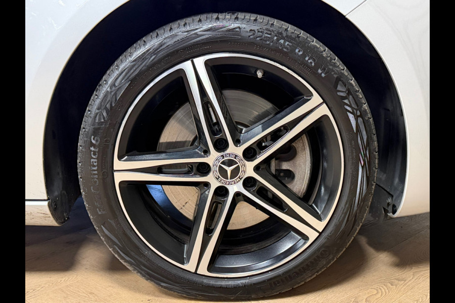 Mercedes-Benz A-Klasse A250e Luxury Plug-in hybride CAMERA NAVIGATIE STOELVERWARMING PDC AIRCO CRUISE KEYLESS-GO
